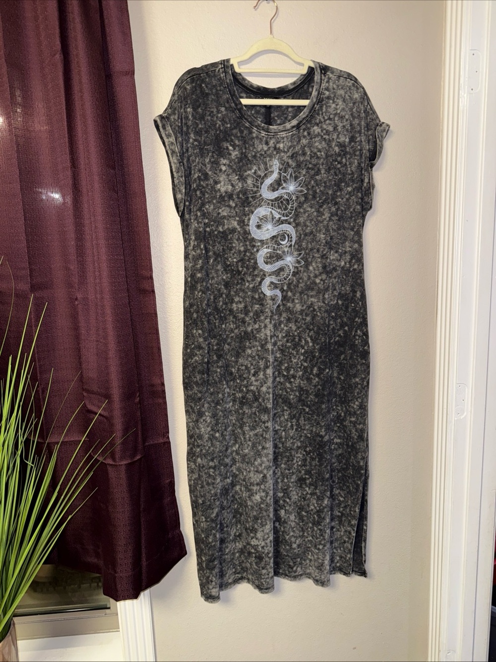 #767 Torrid Nightfall Celestial Snake T-Shirt Dress Size Medium